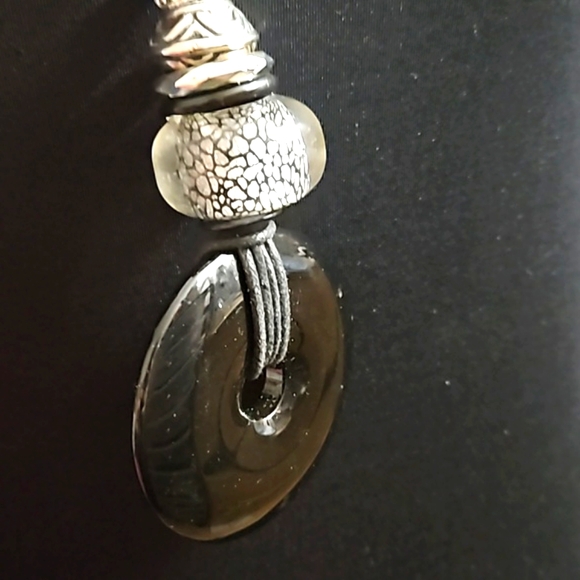 Mixed material necklace on cord with lucite pendant - Picture 3 of 9